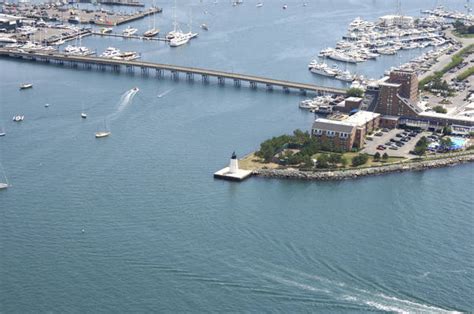 Newport Harbor Light (Goat Island Light) Lighthouse in Newport, RI, United States - lighthouse ...