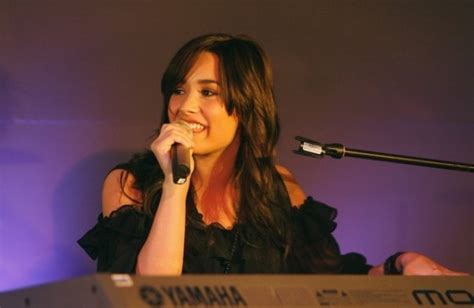 demi singing remember december - Demi Lovato Photo (11440673) - Fanpop