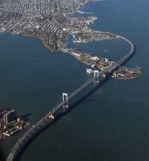 Throgs Neck Bridge, connecting the Bronx and Queens [1381x1500] : InfrastructurePorn