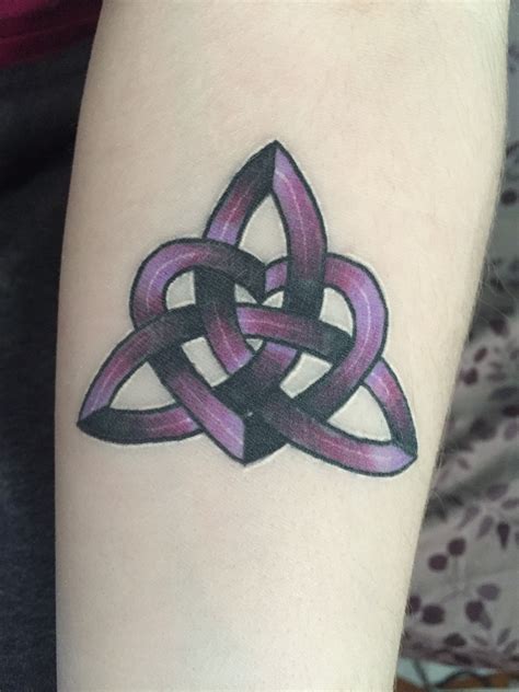 My celtic knot sister trinity tattoo done at Evolved Body Art by Jake A month old and doing ...