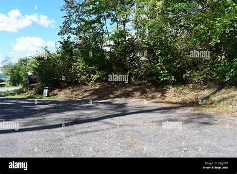 gravel parking lot Stock Photo - Alamy