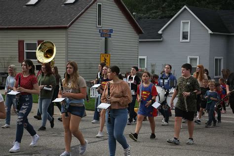 North Huron students take to Kinde in costume