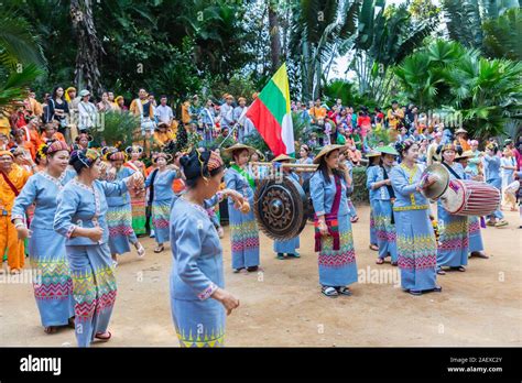 Group of Shan or Tai Yai (ethnic group living in parts of Myanmar and ...