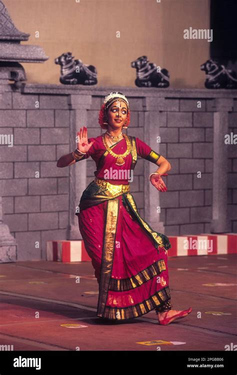 Bharatnatyam, Classical dance of India, Natyanjali festival in Nataraja ...