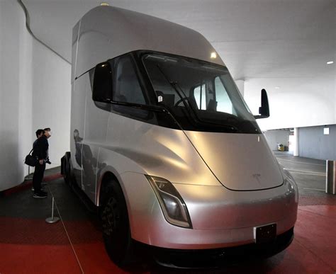 Incredible Tesla Semi motorhome design revealed that’s fully electric & can drive up to 500 ...