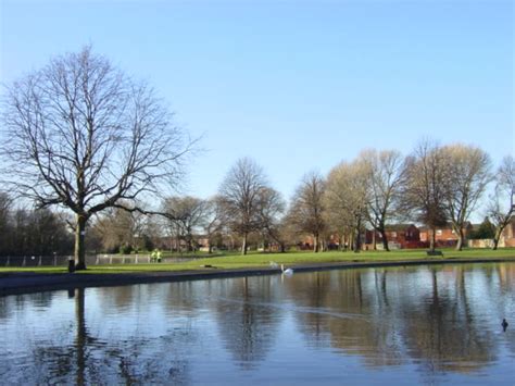 Fishing Lake, Walton Hall Park © Sue Adair cc-by-sa/2.0 :: Geograph Britain and Ireland