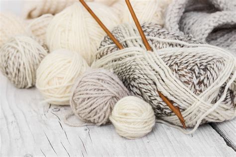 Beginner's Guide to Choosing the Right Knitting Yarn and Needles ...