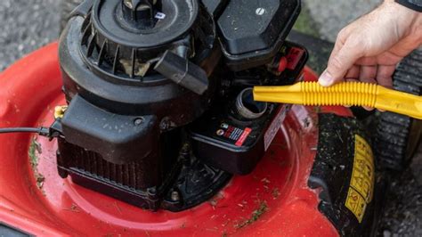 How To Clean The Inside of a Lawn Mower Gas Tank - The Clever Homeowner