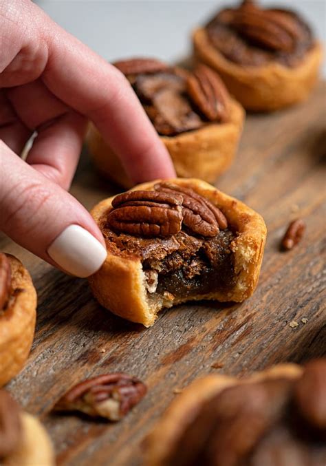 Easy Mini Pecan tarts Recipe (Tiny Pecan Tarts)