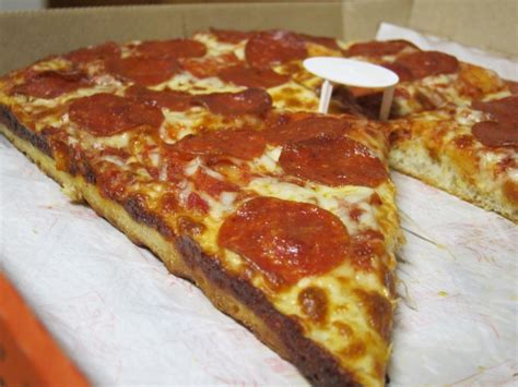 Review: Little Caesars - Pepperoni Deep Dish Pizza | Brand Eating