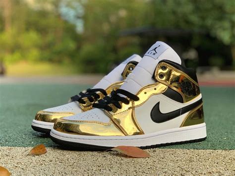 Air Jordan 1 Mid SE Metallic Gold DC1419-700 Sneaker