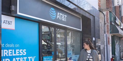 AT&T Racks Up Wireless Customers – The Wall Street Publication