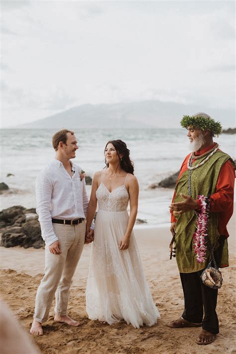 Maui Beach Wedding / Maui Wedding Photographer - theforwardsphoto.com