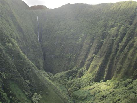 4- OLOʻUPENA FALLS