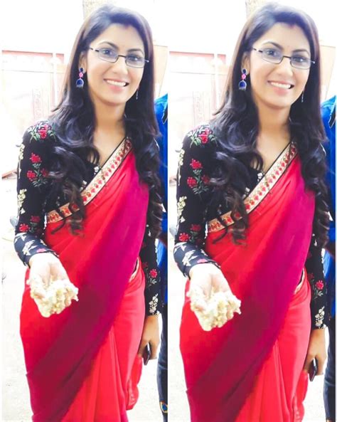 Kumkum Bhagya: Every time Pragya Aka Sriti Jha Stuns In Floral Saree ...