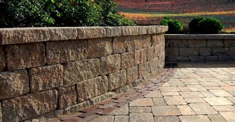 4 Timeless Finishes for Your New Hampshire Retaining Wall | Unilock