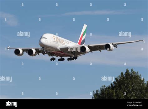 Double decker plane hi-res stock photography and images - Alamy