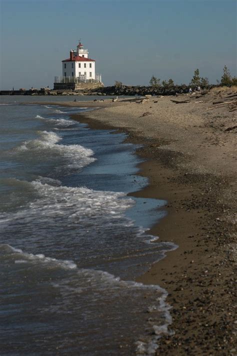 Fairport Harbor West Breakwater Light; Fairport Harbor, Ohio | Lighthouse, Beacon of light, Harbor