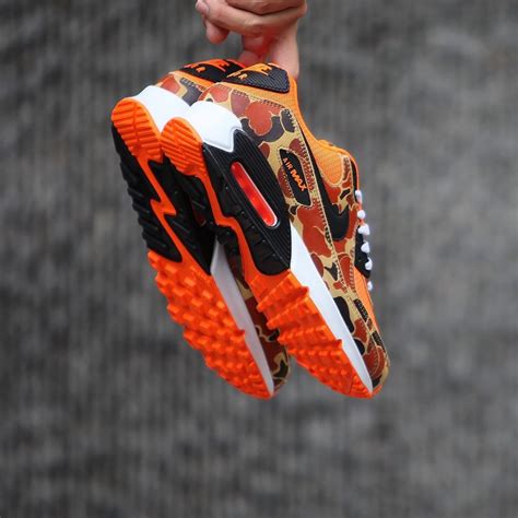 Official Look at the “Orange Camo” Nike Air Max 90