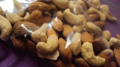 Lilia's Healthbook: Wild for NUTS! (Cashews + Almonds)