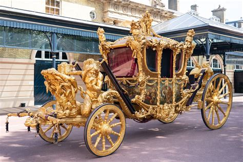 Queen Elizabeth’s Jubilee Coach: 5 Facts to Know | Architectural Digest