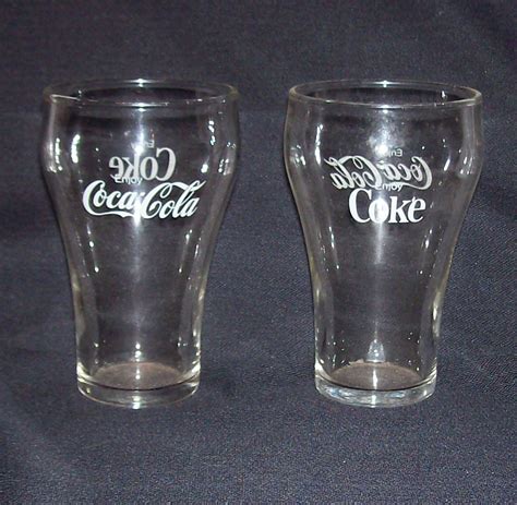 2 Vintage Coca-Cola Collectible Glasses Vintage Shape - Glasses