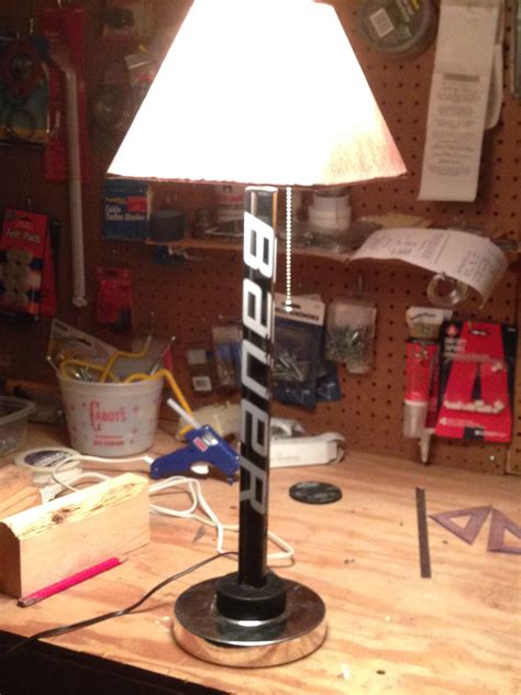 hockey stick lamp Hockey Diy, Hockey Decor, Hockey Bedroom, Sport Bedroom, Montreal Canadiens ...