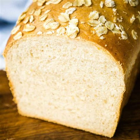 Perfect Oatmeal Sandwich Bread - Heart's Content Farmhouse