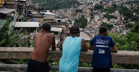 Opinion | Brazil’s Favelas Offer Pandemic Lessons on Trust - The New ...