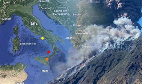 Stromboli volcano eruption MAP: Which volcanoes in Italy are erupting ...