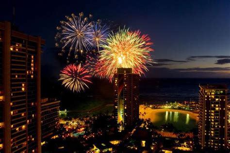 Hilton Hawaiian Village Fireworks Hilton Hawaiian Village Reopens As ...