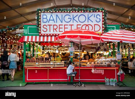 THAILAND BANGKOK PRATUNAM MARKET Stock Photo - Alamy