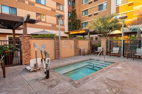 Oceanside, CA Hotel Suites near Oceanside Pier | Courtyard San Diego Oceanside