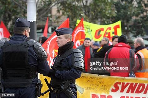 489 Unsa Police Photos & High Res Pictures - Getty Images