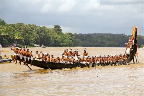 KERALA BARCOS COM 100 REMADORES NA INDIA