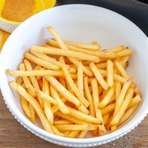 How To Air Fry French Fries Frozen : Randomly shake the fryer basket just to flip the fries a ...