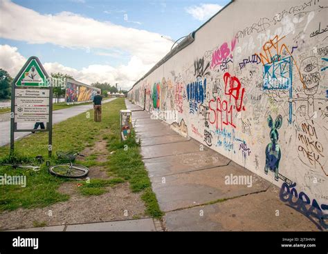 Graffiti on Berlin Wall, Berlin, Germany Stock Photo - Alamy