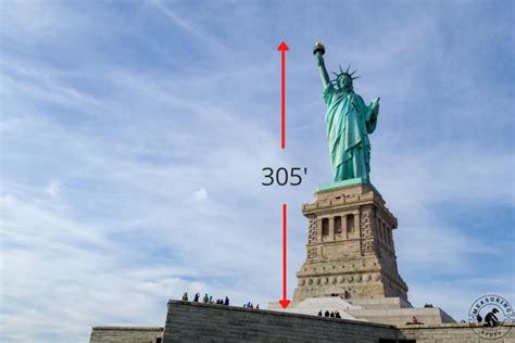 How Long Is 300 Feet? (With Awesome Examples) - Measuring Stuff