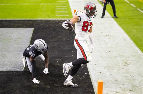 Bucs Briefing: Who's Laughing At Gronk Now? | Pewter Report