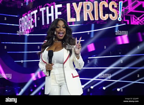 DON'T FORGET THE LYRICS, host Niecy Nash, 'Rock and Soul!' (Season 1 ...