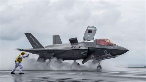 In Pictures: UK F35B makes British history on HMS Queen Elizabeth | Fighter jets, Aircraft ...