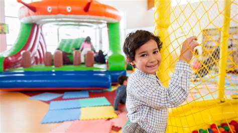 How To Keep Toddlers Safe At An Indoor Bounce House Birthday Party ...