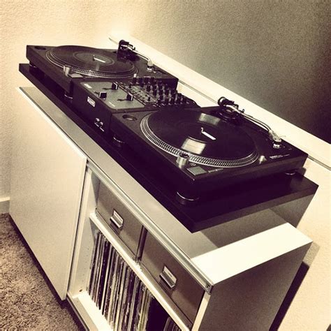 Turntable Desk for the Turntablist - IKEA Hackers