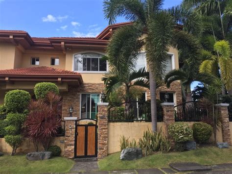 House and Lot For Sale at Muntinlupa, Metro Manila