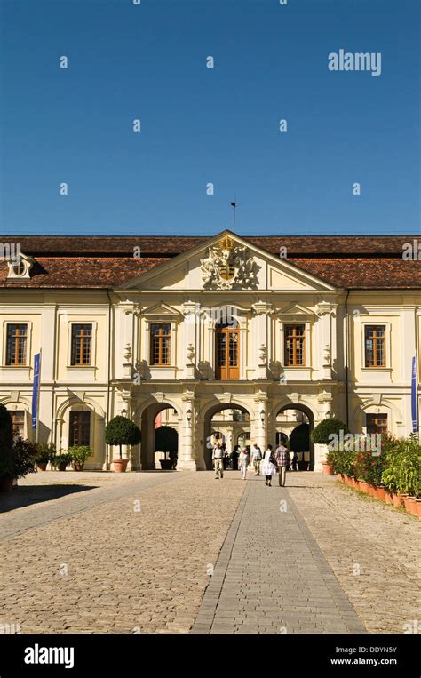 Germany's largest Baroque palace, Ludwigsburg Palace, built from 1704 ...