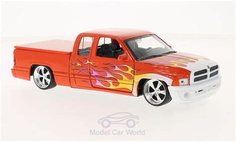 Diecast model cars Dodge RAM 1/24 Welly Ram Quad Cab 1500 Sport orange/Dekor - Alldiecast.co.uk