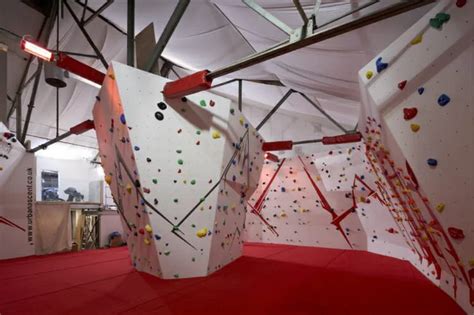 The Climbing Hangar - Bouldering In Parsons Green