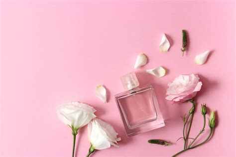 Premium Photo | Perfume and flowers on a colored background