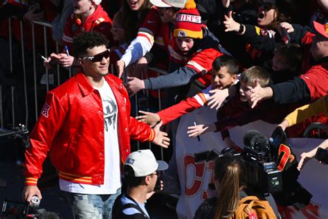 Chiefs Restructure Patrick Mahomes’ Contract for Salary-Cap Relief | The Epoch Times