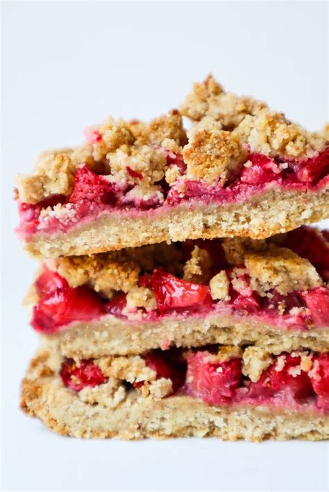 Healthy Oatmeal Strawberry Bars - Beauty Bites